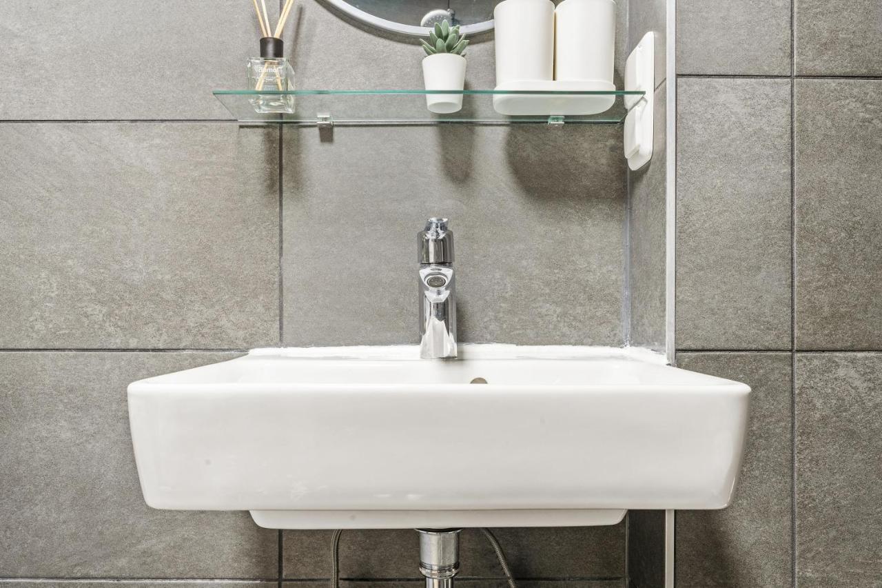 2 Zimmer Apartments, 4 Betten, Vollmoebliert,Zentrale Lage Am S-Bahnhof Berlin Kültér fotó