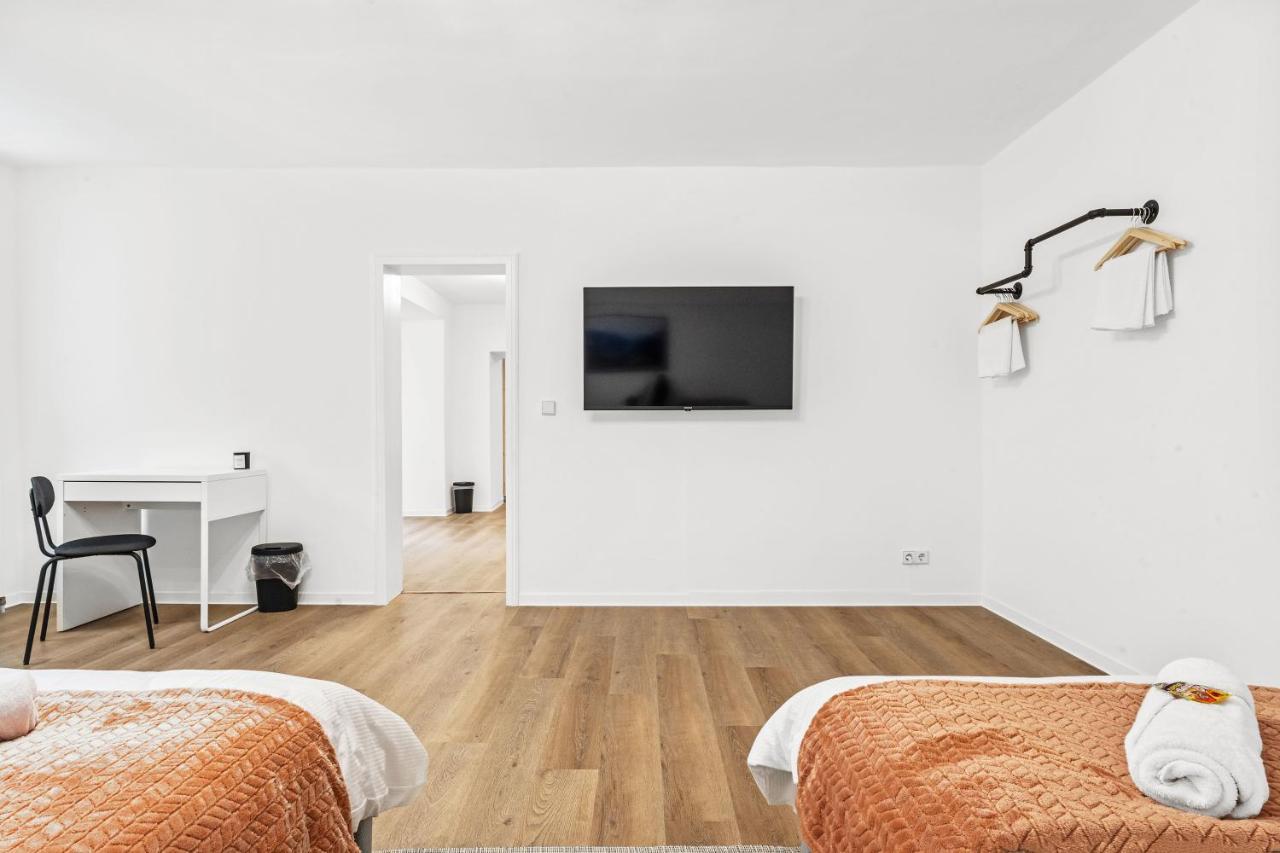 2 Zimmer Apartments, 4 Betten, Vollmoebliert,Zentrale Lage Am S-Bahnhof Berlin Kültér fotó